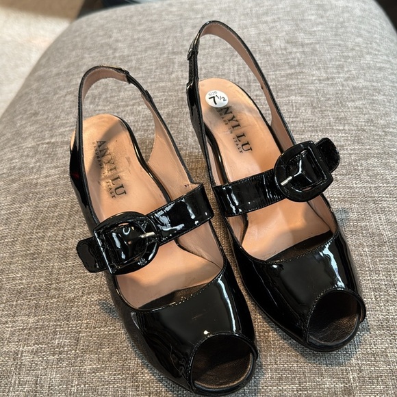 Elegant Black Slingback Heels - Picture 2 of 9